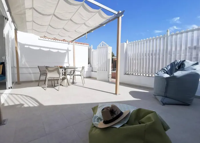Stylish 2 Bedroom Bungalow By Pride Holiday Rentals